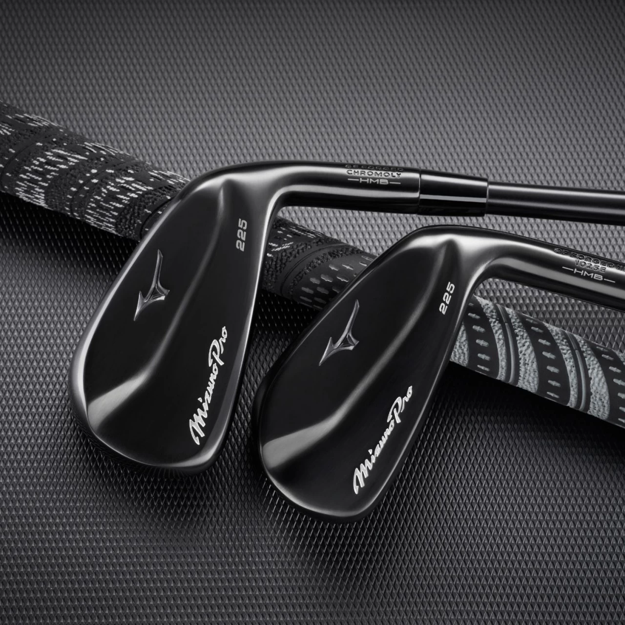 Mizuno Pro 225 Black Limited Edition Eisensatz 3 Mizuno Pro 225 Black Limited Edition Eisensatz – Bild 3